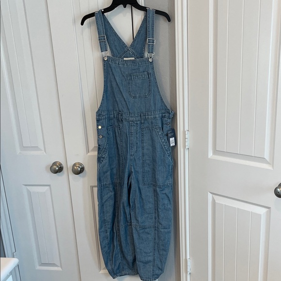 Universal Thread Women's Blue Denim Overalls - Picture 4 of 5